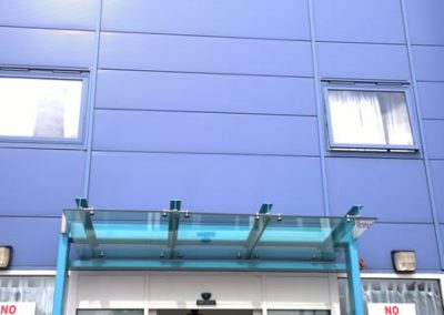 Holiday Inn sliding doors