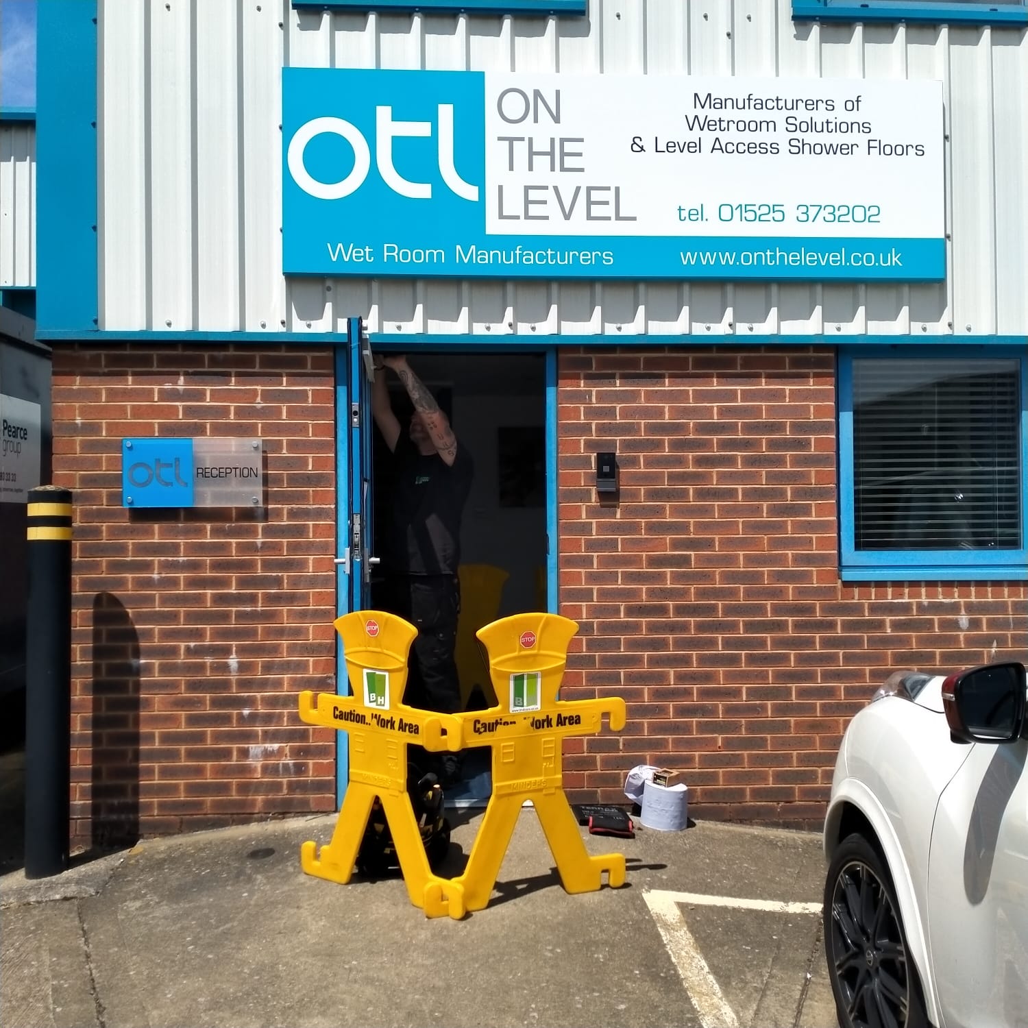 Aluminium Door Repair Leighton Buzzard, Bedfordshire